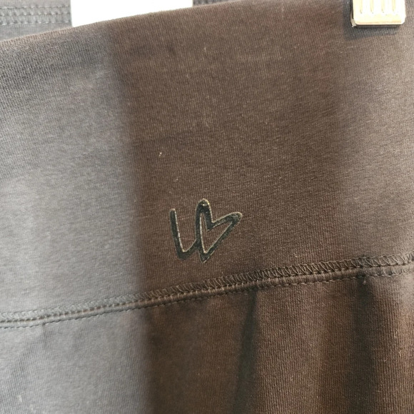 NWT Lane Bryant Black Yoga pants. Pink silver sparkle stripe. Size 14/16. 1X - Picture 13 of 15